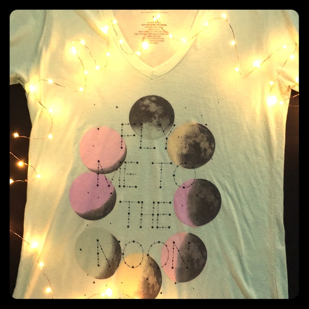 V-Neck Print Tee